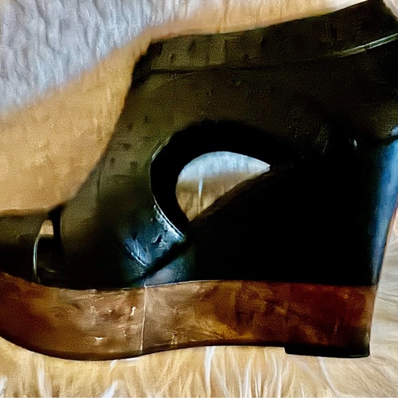 Madden Girl Black Wedge Sandals 9 - Picture 1 of 1